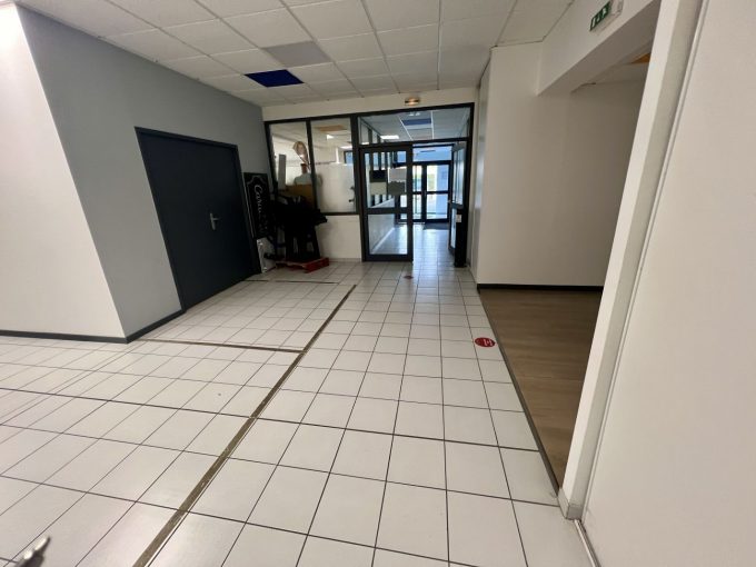Bureaux et entrepôt 4 090 m² sur 6 000 m² de terrain – Vertou 2
