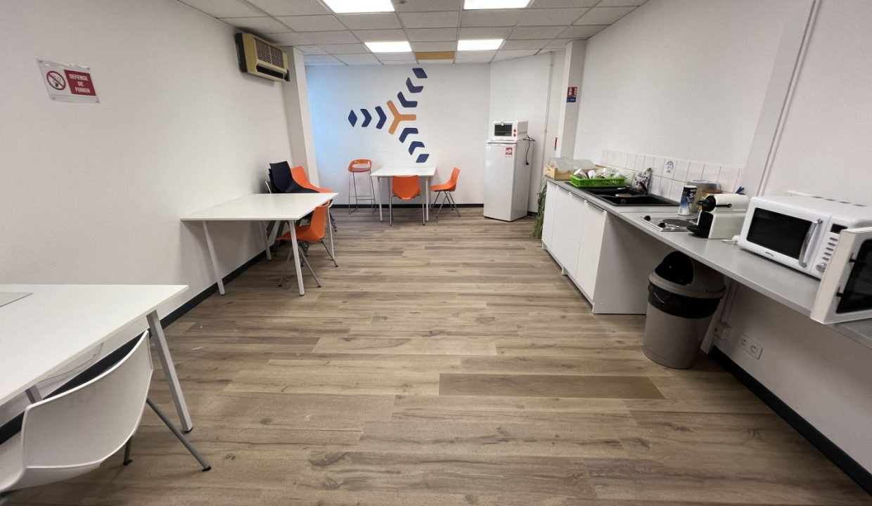 local-commercial-entrepot-vertou-b