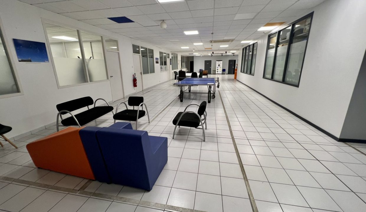 local-commercial-entrepot-vertou-c