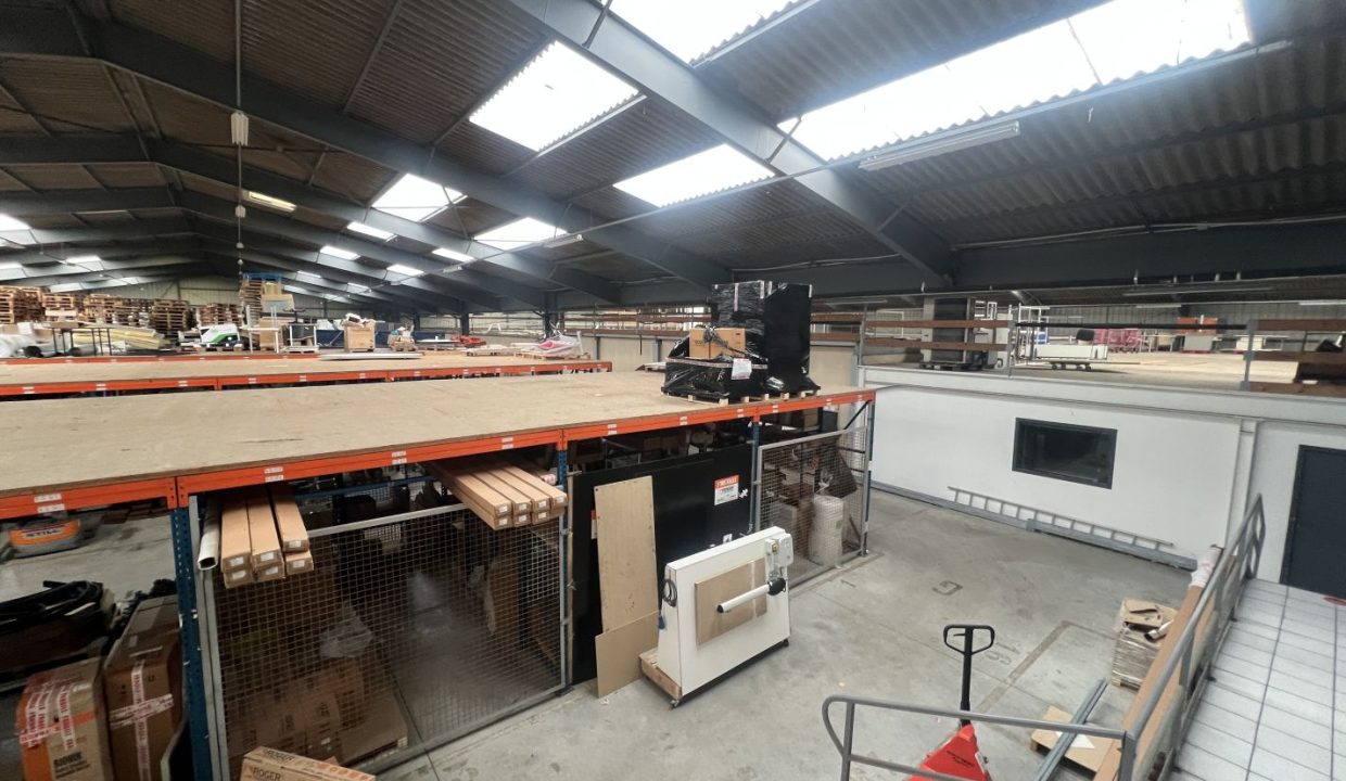 local-commercial-entrepot-vertou-d