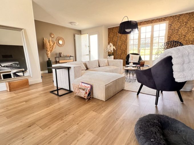 Maison 150 m² avec piscine et studio indépendant sur 4 000 m² – Nantes 1